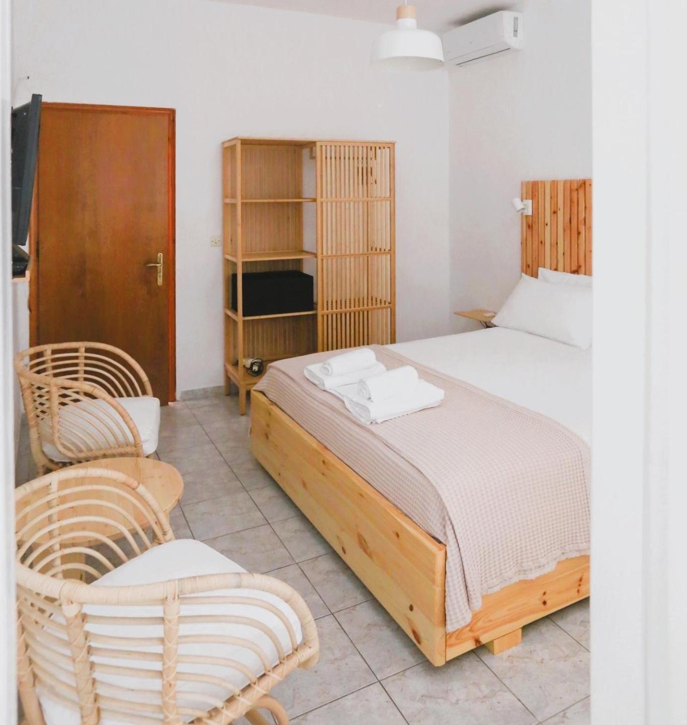 Nona'S Rooms Himare Buitenkant foto