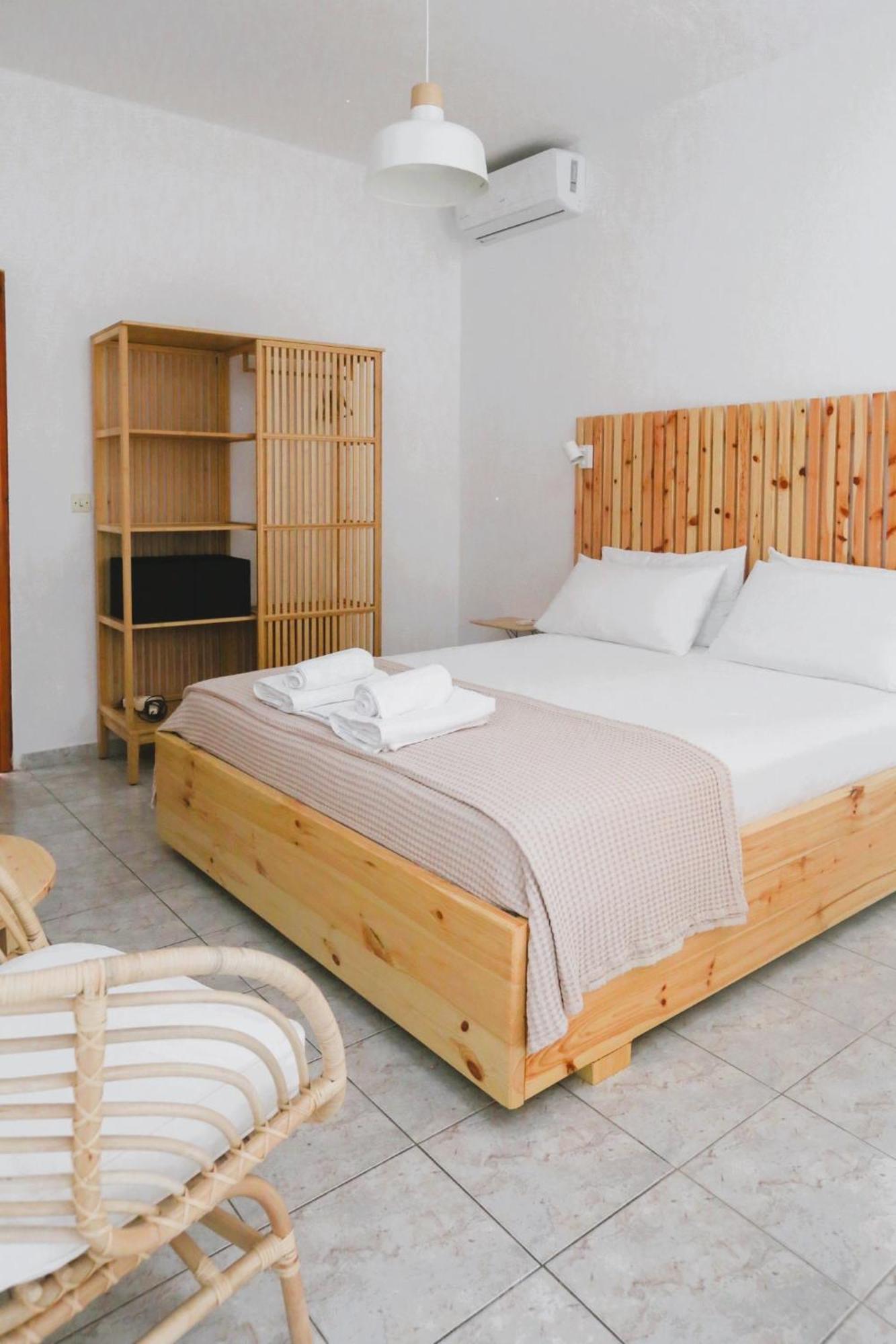 Nona'S Rooms Himare Buitenkant foto